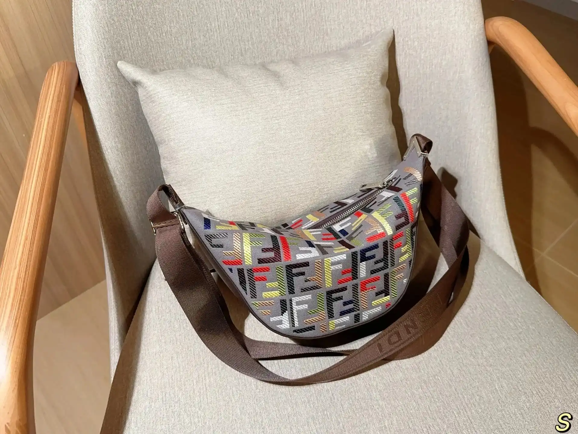 FENDI FF Logo Belt Bag · Fendi 1:1 rep bag from $93 · DHL from Guangzhou, China